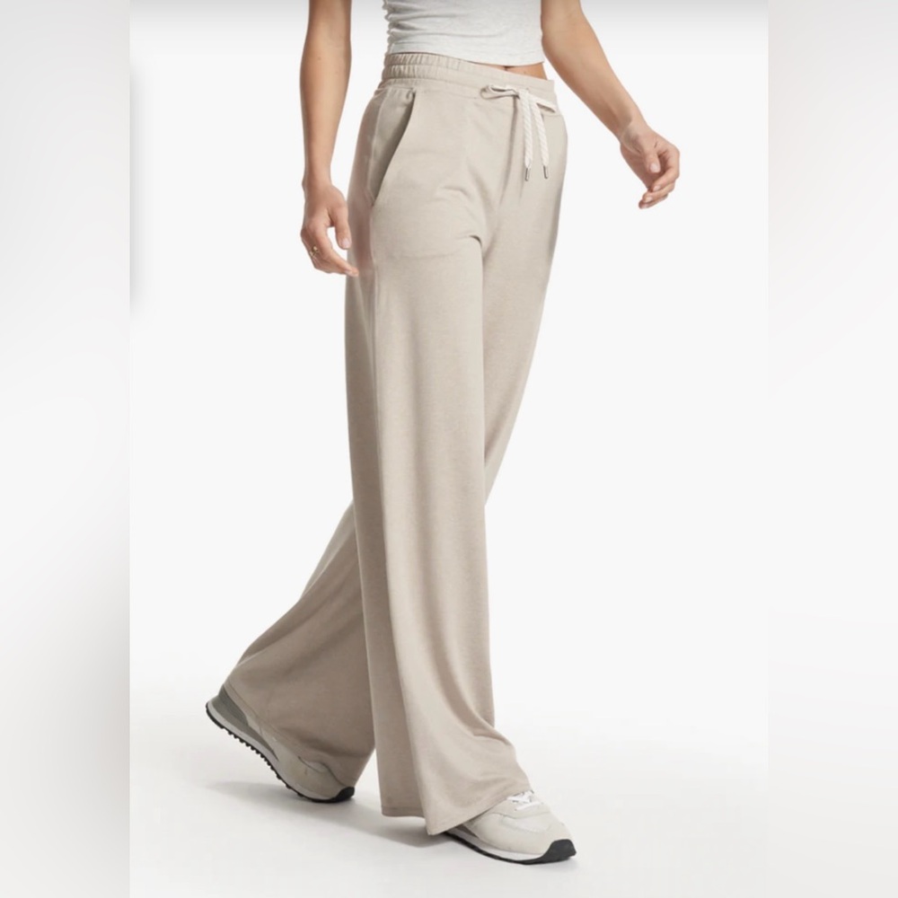 NWT Vuori Halo Essential Wideleg